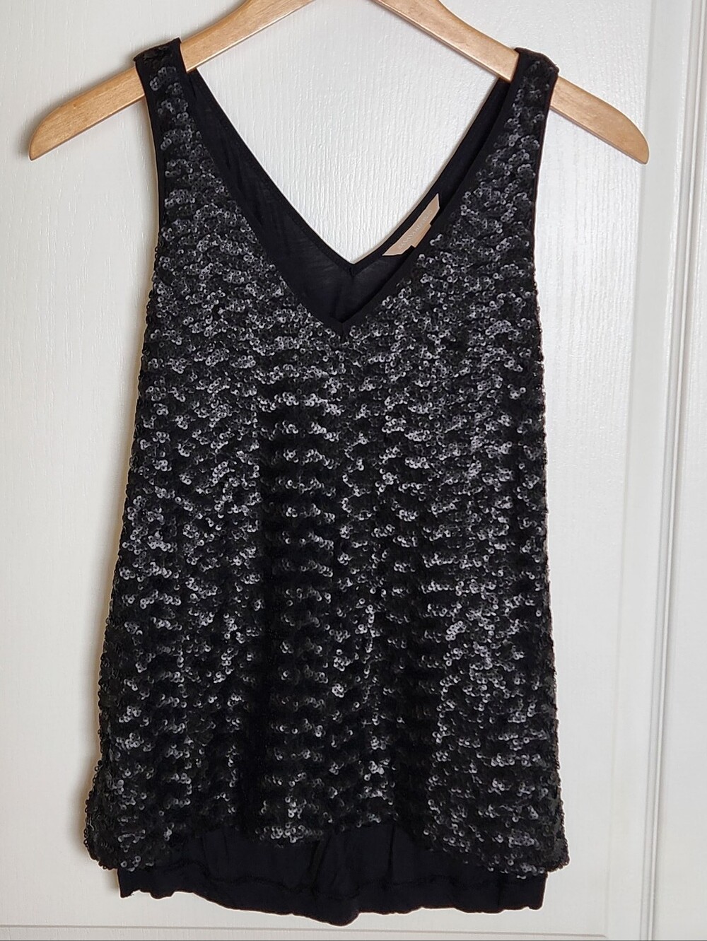 Banana Republic Womens XS Black Sequin Tank Top V-Neck Vented Sides